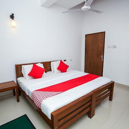 Oyo 438 Sarala Residence Hotel Kandy Exterior foto