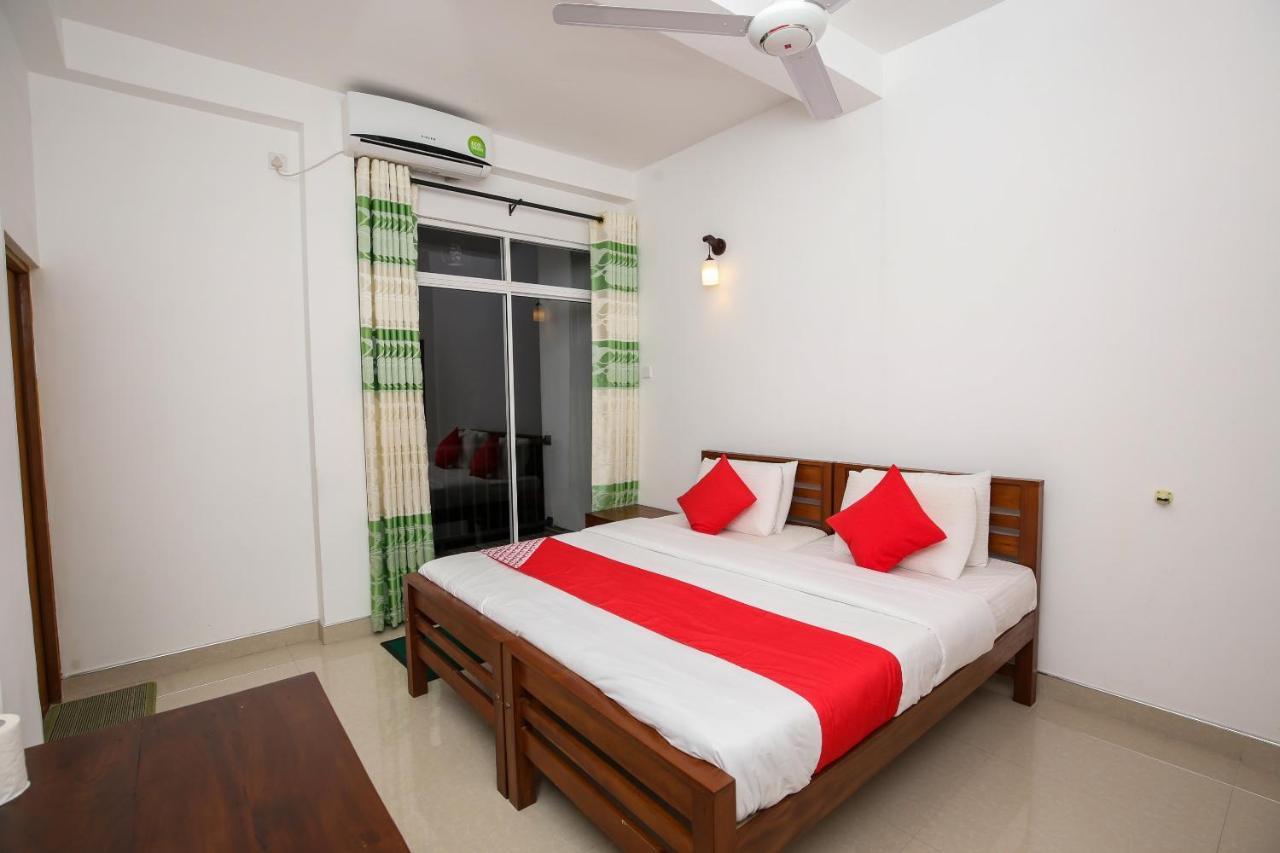 Oyo 438 Sarala Residence Hotel Kandy Exterior foto